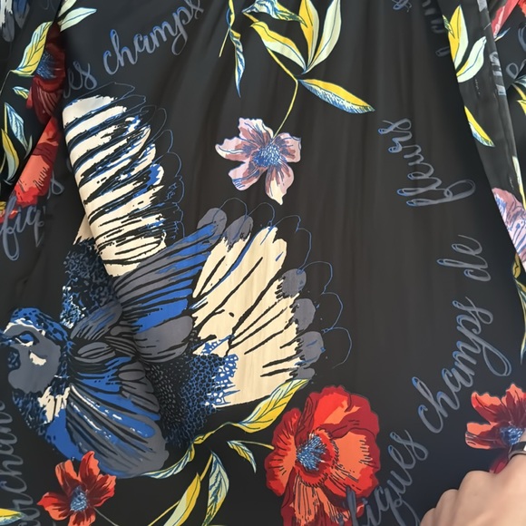 FREE PEOPLE SIZE SMALL OVERSIZED SILK PATTERN BUTTON DOWN - Picture 2 of 3